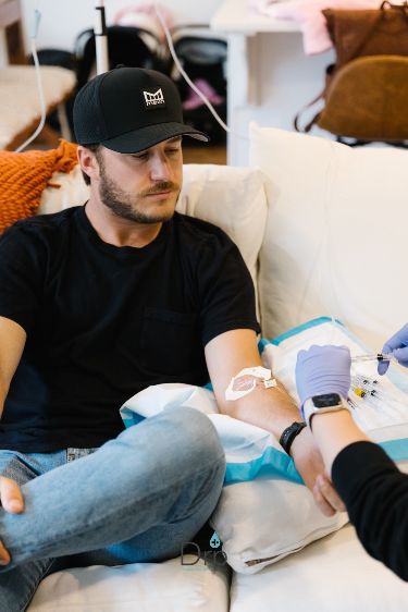 فصد خون در منزل و بیمارستان اقدسیه|شبانه روزی|اعزام فوری پرستار زیر 45 دقیقه